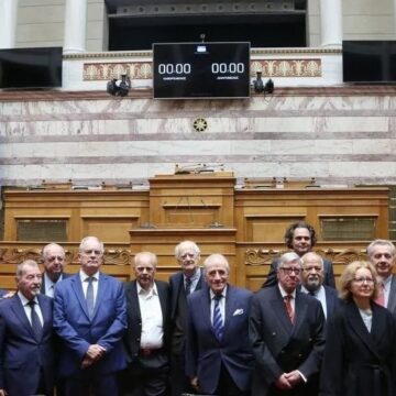 Τους βουλευτές της πρώτης δημοκρατικά εκλεγμένης Βουλής του 1974 τίμησε το ελληνικό κοινοβούλιο