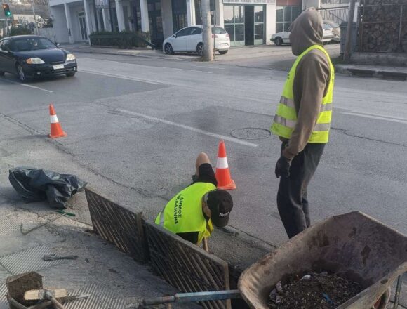 Συνεχίζονται οι εργασίες καθαρισμού  των φρεατίων συλλογής όμβριων υδάτων