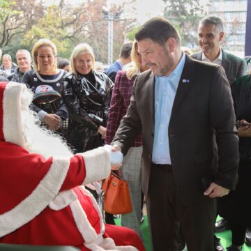 Ανοίγει τις πόρτες του το Χριστουγεννιάτικο Χωριό στο Πεδίον του Αρεως