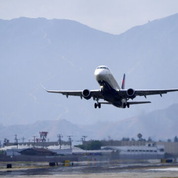 Airlines New Flights Η έκθεση σε θόρυβο αεροσκαφών συνδέεται με χειρότερη καρδιακή λειτουργία