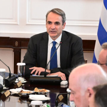 Η τρέχουσα συγκυρία ένα μόνο καθήκον συνεπάγεται: την ένταση της δουλειάς μας