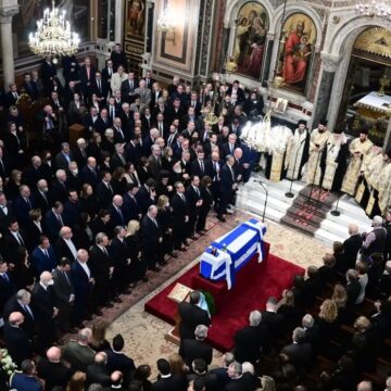 Η Ελλάδα αποχαιρέτισε τον Κώστα Σημίτη