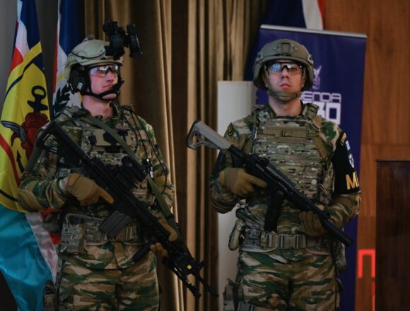 Παρουσίαση του νέου εξοπλισμού και της στολής σύγχρονου μαχητή