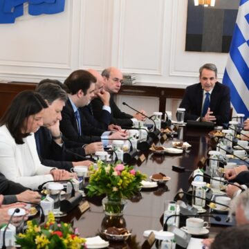 Κάποιοι θέλουν να μετατρέψουν το συλλογικό πένθος σε εθνικό διχασμό