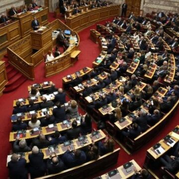 Απορρίφθηκε η πρόταση δυσπιστίας κατά της κυβέρνησης με 157 ψήφους