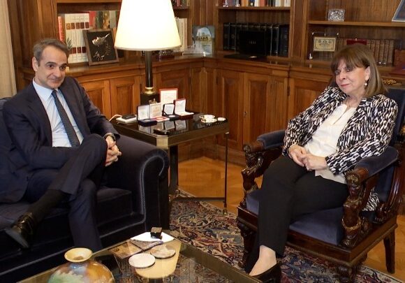 MHTSOTAKHS+SAKELLAROPOYLOY Σας ευχαριστώ για την πενταετή προσφορά σας στην πατρίδα