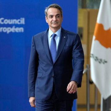 Θα ηγηθώ της προσπάθειας οι πολιτικοί να δικάζονται από τους φυσικούς τους δικαστές