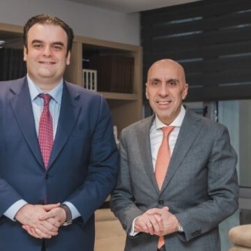 Δίνουμε έμφαση στη διασύνδεση των δομών Επαγγελματικής Εκπαίδευσης και Κατάρτισης με τις τοπικές κοινωνίες