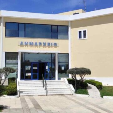 DHMARXEIO RAFHNAS-PIKERMIOY Κίνδυνος να μείνουν χωρίς τρόφιμα οι παιδικοί σταθμοί
