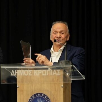 Ο τελευταίος αποχαιρετισμός στον Γιάννη Πρόφη