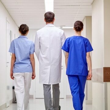 Προκηρύσσονται 530 θέσεις ειδικευμένων ιατρών στο ΕΣΥ