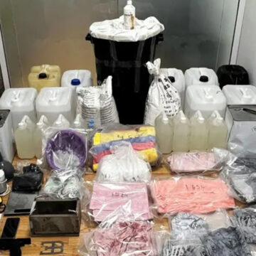 Εργαστήριο διακινούσε φανέλες εμποτισμένες με κοκαΐνη