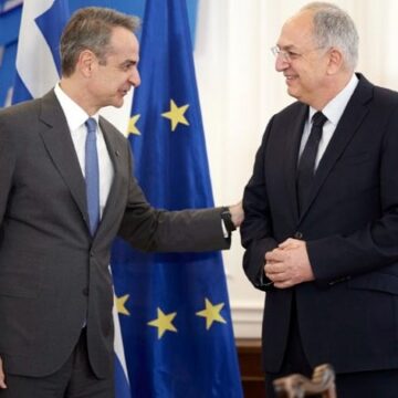 Συνάντηση πρωθυπουργού με τον επίτροπο Αλιείας και Ωκεανών, Κώστα Καδή