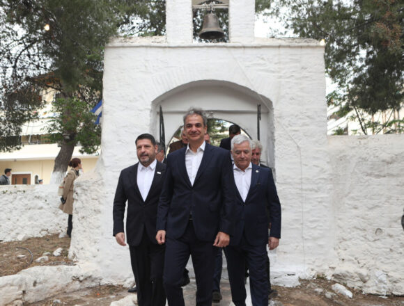 Στη θεία λειτουργία και τη λιτανεία της εικόνας του Αγίου Αθανασίου