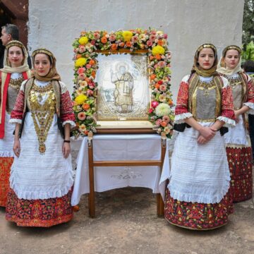 Χιλιάδες πολίτες αγκάλιασαν τις εορταστικές εκδηλώσεις για τον Άγιο Αθανάσιο