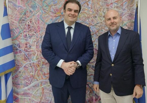 Επίσκεψη Κυρ. Πιερρακάκη στο ΤΕΕ και συζήτηση με τον πρόεδρο Γιώργο Στασινό