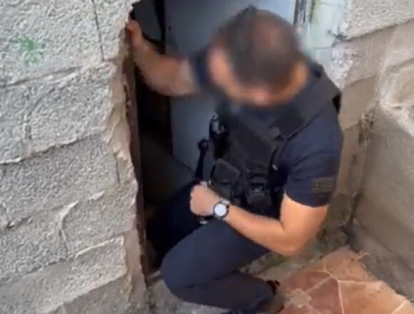 Έφοδος της ΕΛΑΣ σε οικισμό με drone