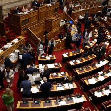 Στην ολομέλεια το νομοσχέδιο για την «Ενίσχυση της δημοσιότητας και της διαφάνειας στον έντυπο και ηλεκτρονικό τύπο»