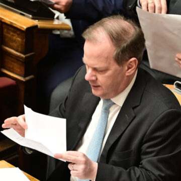 Με 154 ψήφους πέρασε η πρόταση για παραπομπή του Κ. Καραμανλή