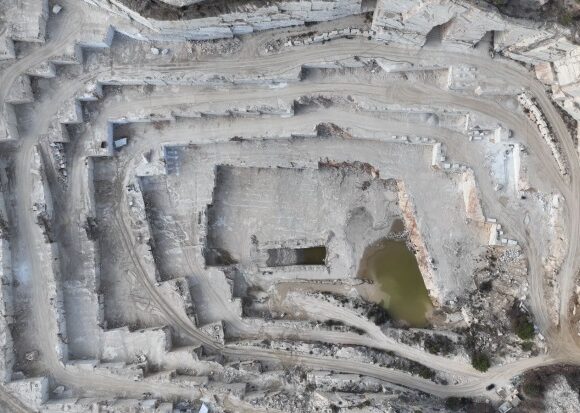 Μήνυση για το σόου των Adriatique στα λατομεία Διονύσου