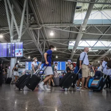AERODROMIO ELEFTHERIOS BENIZELOS Συνολικά 15,07 εκ. επιβάτες διακινήθηκαν στο αεροδρόμιο Αθήνας
