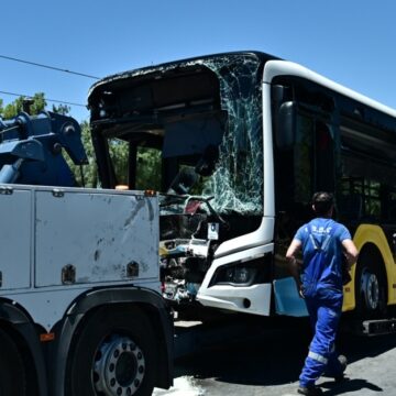 Ποινικές ρήτρες για την ανάδοχο μετά τα δύο τροχαία σε λεωφορεία της γραμμής 122