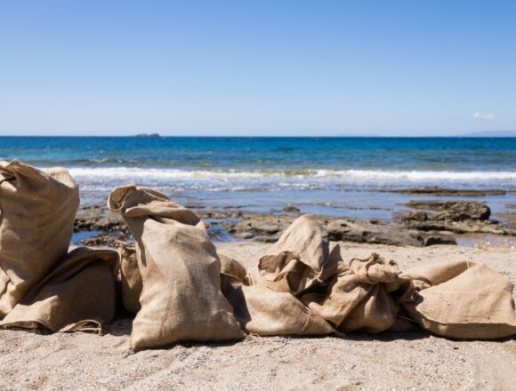 Συλλογή 55 κιλών απορριμμάτων στην παραλία Αγίου Νικολάου στο Λαγονήσι