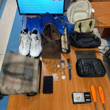 Συνελήφθησαν 2 άνδρες για ληστείες σε σπίτια