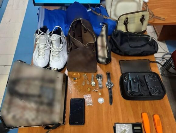 Συνελήφθησαν 2 άνδρες για ληστείες σε σπίτια