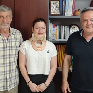 Στο Δημαρχείο η εθελόντρια που τραυματίστηκε στην προσπάθεια της να σβήσει πυρκαγιά