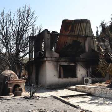 Ο Δήμος Σαρωνικού στηρίζει τους πληγέντες της πυρκαγιάς