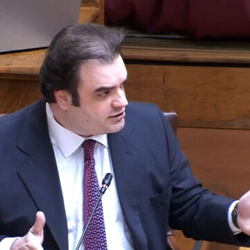 Μηδενίζονται όλες οι χρεώσεις των τραπεζών στα ΑΤΜ