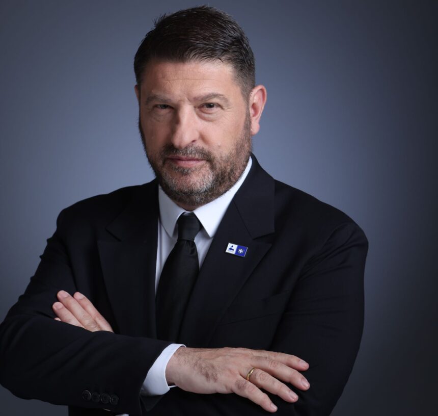 Πατριωτισμός σημαίνει έργα παντού