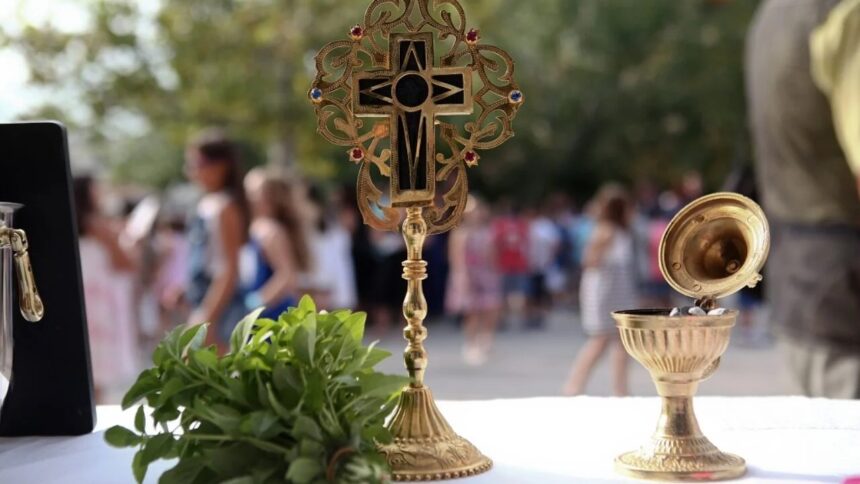 AGIASMOS_SXOLEIA Πρώτο κουδούνι με αγιασμό στα σχολεία όλης της χώρας