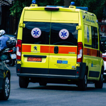 Άγνωστοι μαχαίρωσαν άνδρα στην Αρτέμιδα