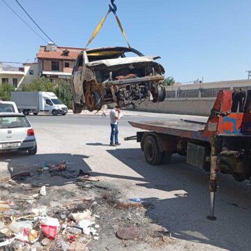 Συνεχίζονται οι επιχειρήσεις απομάκρυνσης εγκαταλελειμμένων οχημάτων