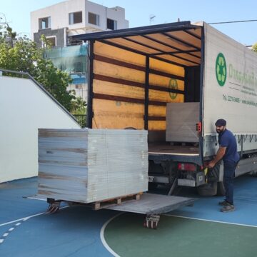 Απομακρύνθηκαν 4 παλαιά φωτοβολταϊκά πλαίσια από σχολικές μονάδες του Δήμου