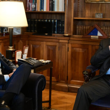 Μειώνουμε φόρους και αυξάνουμε τους μισθούς