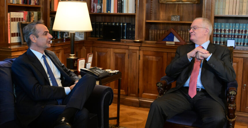 Μειώνουμε φόρους και αυξάνουμε τους μισθούς