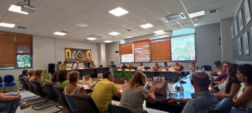 Συνάντηση της Δημάρχου με τις Διευθύντριες και τους Διευθυντές των Σχολείων