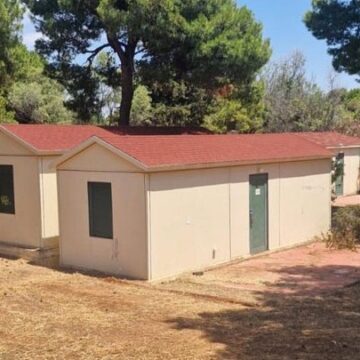 Μία ανάσα ξεκούρασης για τους πυροσβέστες στις κατασκηνώσεις του υπ. Παιδείας