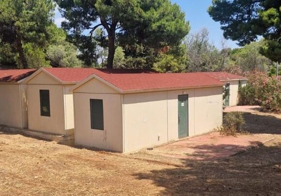 Μία ανάσα ξεκούρασης για τους πυροσβέστες στις κατασκηνώσεις του υπ. Παιδείας