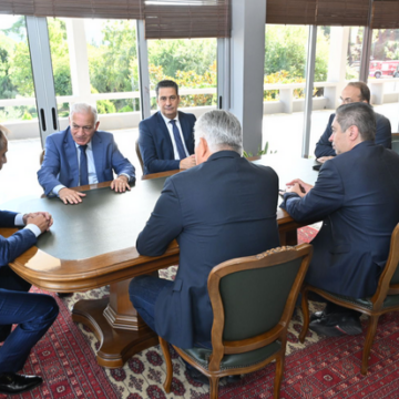 Λάζαρος Κυρίζογλου: «Η Αυτοδιοίκηση δεν παραχωρεί καμία αρμοδιότητα»