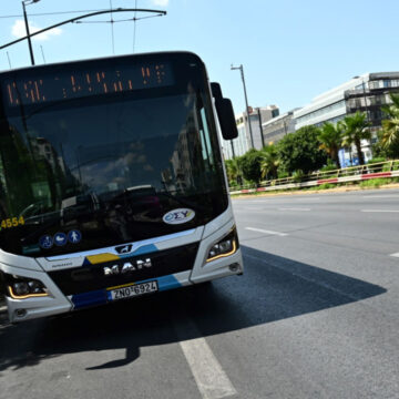 Έξι νεαροί ταυτοποιήθηκαν για επιθέσεις με πέτρες