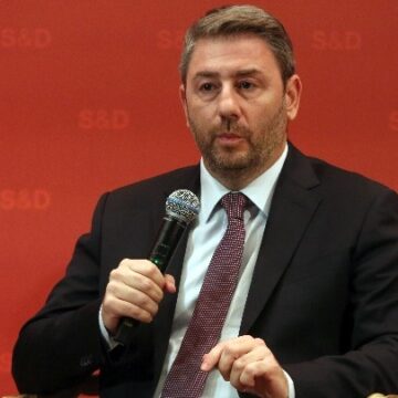 Το ΠΑΣΟΚ θα δώσει αυτόνομα τη μάχη απέναντι στη ΝΔ