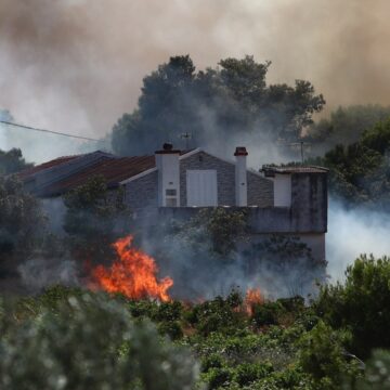 FOTIA Μέσω myAADE οι δηλώσεις απαλλαγής ΕΝΦΙΑ για τις πυρκαγιές του 2025