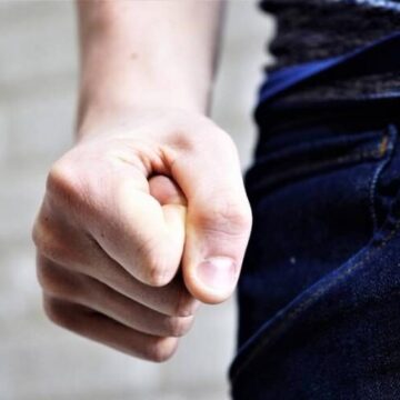 16χρονος έπεσε θύμα απαγωγής και άγριου ξυλοδαρμού