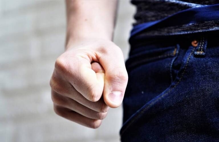 GLYKA NERA_XYLODARMOS 16χρονος έπεσε θύμα απαγωγής και άγριου ξυλοδαρμού