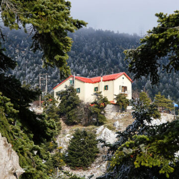 Photo,From,Famous,Mountain,Of,Parnitha,On,A,Winter,Morning, Αναβαθμίζεται το καταφύγιο στο Μπάφι