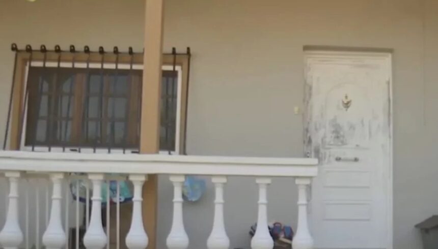 KOROPI_ENDOOIKOGENEIAKH BIA Την επιμέλεια των παιδιών της ζητά η 40χρονη που ξυλοκοπήθηκε από τον σύντροφό της